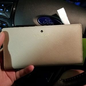 Kate Spade stacy wallet in clocktower beige